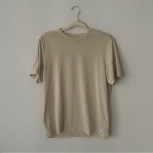 Vuori Men’s Basic Crewneck Tee in Cream Size Medium